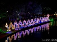 Ceramic dragon lanterns in the night 