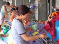 lantern-safari-2005-the-picture-of-production-process-in-china-zigong-the process of paperhanging 5